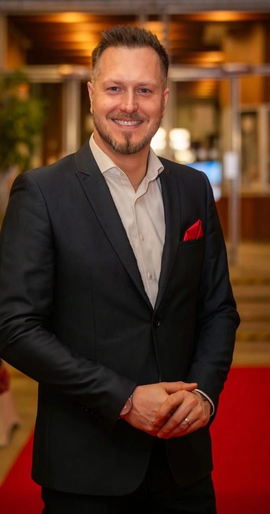 Drahoslav Menčík na červeném koberci
